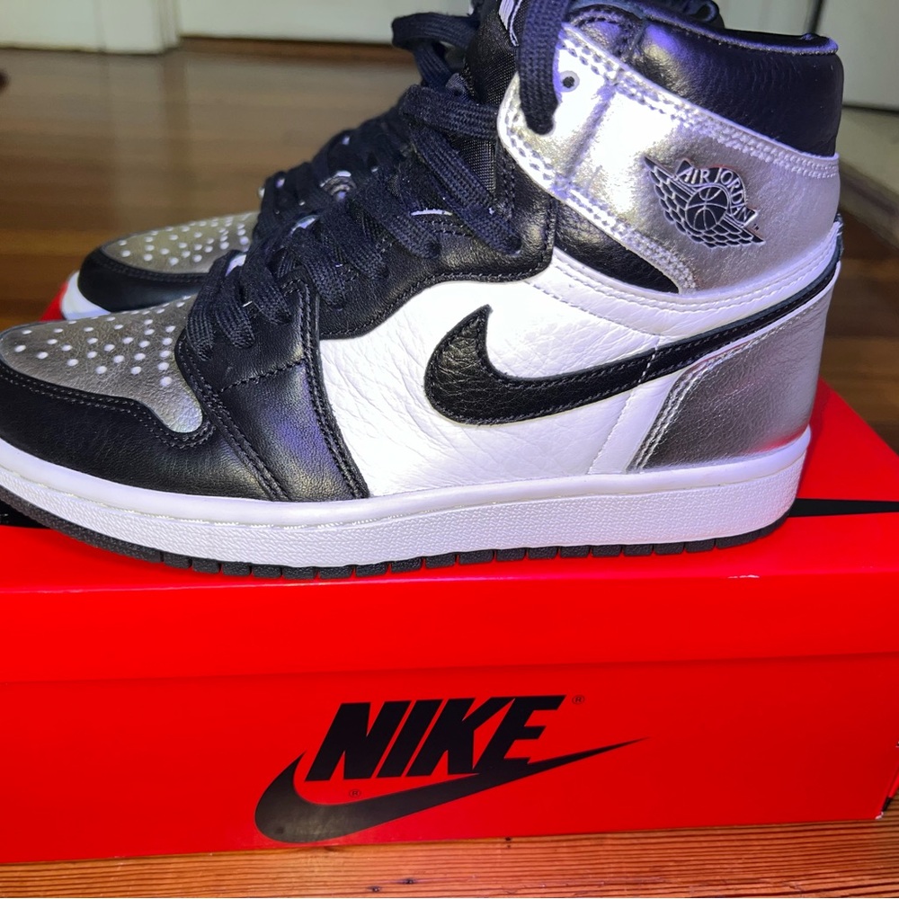 WMNS JORDAN 1 RETRO HIGH OG 'SILVER TOE' 6.5W